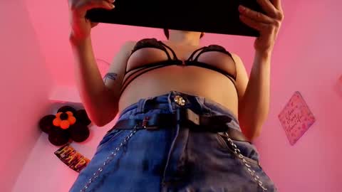 Katy Van online show from October 19, 2025, 8:42 pm