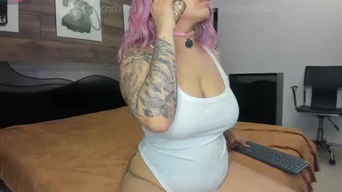 salo  online show from November 20, 2025, 1:33 pm