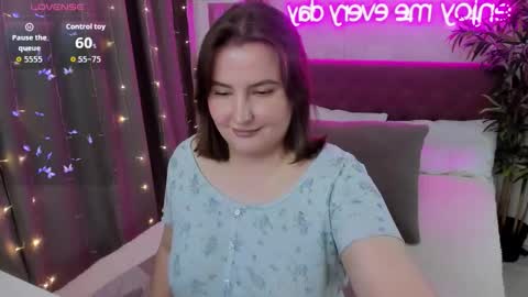 Snapshot of katyaneilson chatting on October 15, 2025, 5:40 am Kate online show from October 15, 2025, 5:40 am