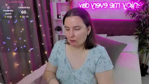 Snapshot of katyaneilson chatting on October 17, 2025, 5:10 am Kate online show from October 17, 2025, 5:10 am