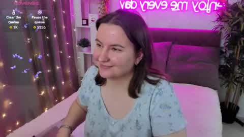 Snapshot of katyaneilson chatting on December 17, 2025, 5:13 am Kate online show from December 17, 2025, 5:13 am