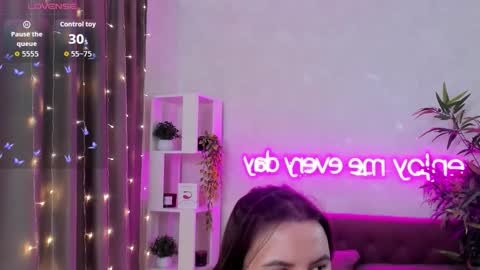 Snapshot of katyaneilson chatting on January 7, 2026, 5:43 am Kate online show from January 7, 2026, 5:43 am