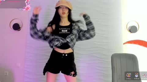 mai online show from December 4, 2025, 2:37 pm