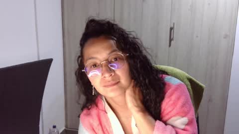Snapshot of kawit1 chatting on December 15, 2024, 10:39 am Khawit online show from December 15, 2024, 10:39 am