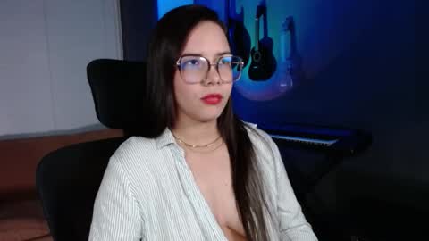 Kay online show from December 2, 2025, 2:50 am