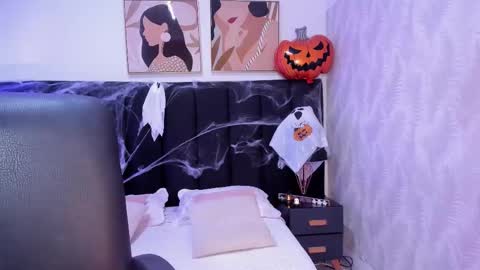 Kayla  online show from November 1, 2025, 11:34 am