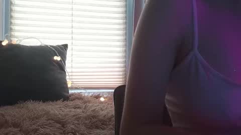 Snapshot of kayla_martin chatting on September 18, 2025, 12:18 pm Kayla online show from September 18, 2025, 12:18 pm