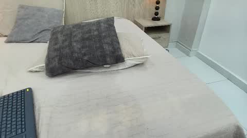 Snapshot of kayla_roux chatting on April 23, 2026, 12:29 pm Kayla online show from April 23, 2026, 12:29 pm