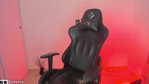 Snapshot of kayle______ chatting on December 5, 2025, 1:36 am INSTAjohedija online show from December 5, 2025, 1:36 am