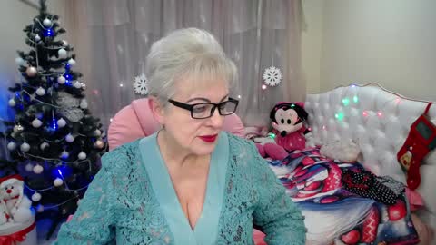 kaylesmoll online show from December 28, 2024, 7:11 pm