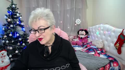 kaylesmoll online show from December 28, 2024, 10:44 pm