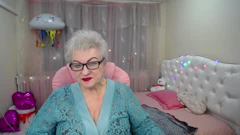 kaylesmoll online show from January 24, 2025, 9:47 pm