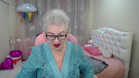 kaylesmoll online show from January 28, 2025, 11:17 pm