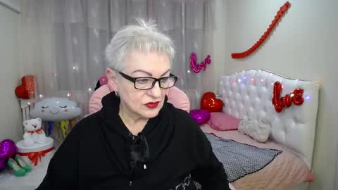 kaylesmoll online show from February 12, 2025, 2:14 am