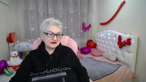 kaylesmoll online show from February 12, 2025, 5:15 am