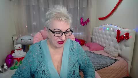 kaylesmoll online show from February 20, 2025, 5:55 am