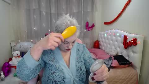 kaylesmoll online show from February 22, 2025, 7:14 pm