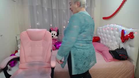 kaylesmoll online show from March 1, 2025, 7:15 pm