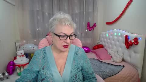 kaylesmoll online show from March 5, 2025, 12:49 am
