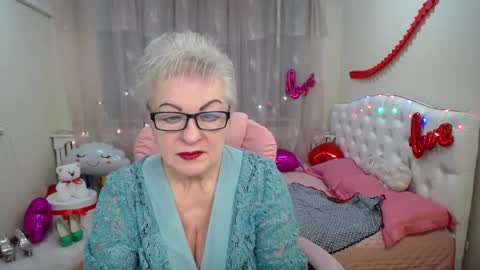 kaylesmoll online show from March 7, 2025, 8:00 pm