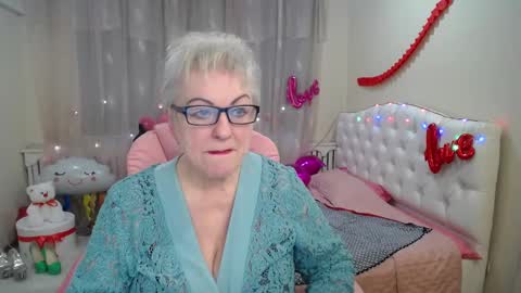 kaylesmoll online show from March 12, 2025, 5:02 am