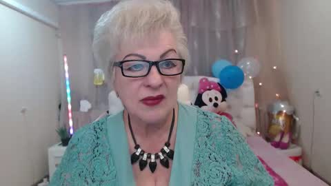 kaylesmoll online show from September 17, 2025, 7:04 pm