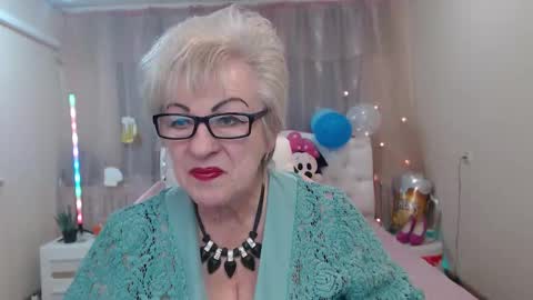 kaylesmoll online show from September 20, 2025, 6:42 pm