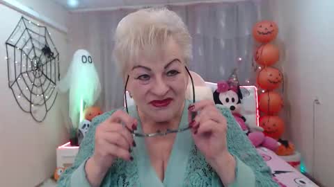 kaylesmoll online show from October 11, 2025, 6:39 pm