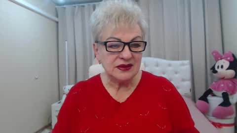 Snapshot of kaylesmoll chatting on February 18, 2026, 7:43 pm kaylesmoll online show from February 18, 2026, 7:43 pm