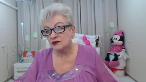Snapshot of kaylesmoll chatting on April 3, 2026, 6:50 pm kaylesmoll online show from April 3, 2026, 6:50 pm