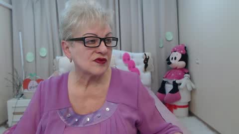Snapshot of kaylesmoll chatting on April 4, 2026, 6:38 pm kaylesmoll online show from April 4, 2026, 6:38 pm
