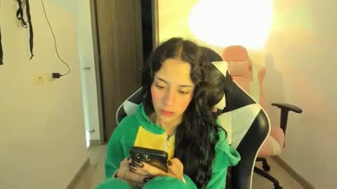 kaylie online show from November 18, 2025, 11:03 am