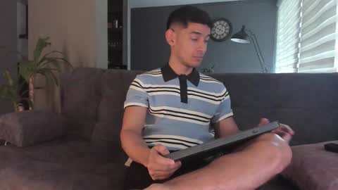 Kayn online show from December 1, 2025, 6:57 pm