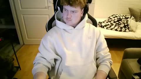 Aatu online show from November 26, 2025, 12:06 pm