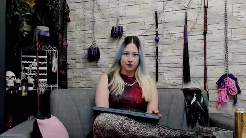 Miss Kazia online show from January 19, 2026, 1:42 am