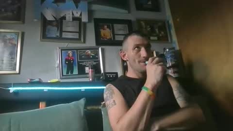 Snapshot of kdjmdj25 chatting on October 1, 2025, 12:11 pm KandMDJ25 online show from October 1, 2025, 12:11 pm