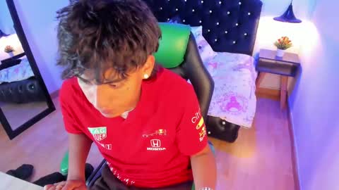 Snapshot of keevin_cross_ chatting on March 8, 2025, 6:58 pm Keevin online show from March 8, 2025, 6:58 pm