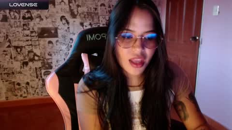 Snapshot of keikim_ chatting on February 19, 2025, 10:09 pm Kimk online show from February 19, 2025, 10:09 pm