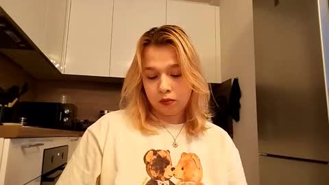 Lisa online show from December 17, 2025, 11:49 am