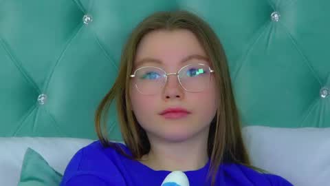 Keira online show from March 6, 2025, 4:08 am