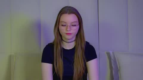 Keira online show from March 6, 2025, 6:05 pm