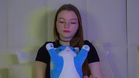 Keira online show from March 7, 2025, 3:19 am