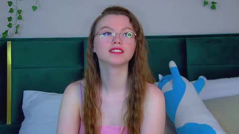 Keira online show from March 9, 2025, 12:42 pm