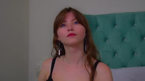 Keira online show from September 8, 2025, 6:29 pm