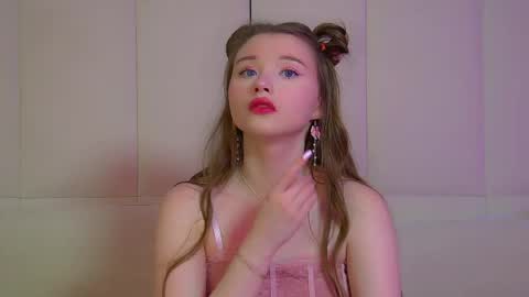 Keira online show from May 4, 2026, 6:04 pm