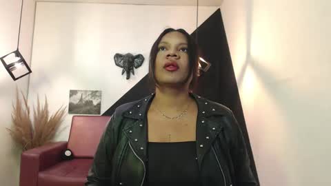 Snapshot of keiraluna chatting on December 15, 2025, 7:18 pm online show from December 15, 2025, 7:18 pm