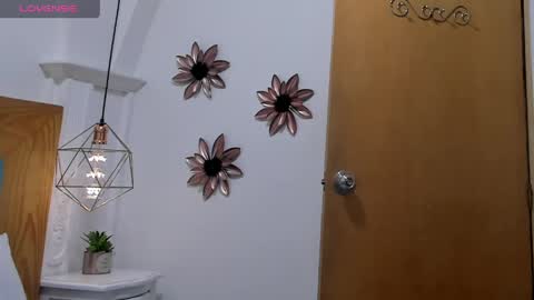 keisymoon_ online show from May 26, 2026, 2:18 am