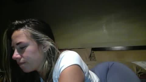 kekes2015 online show from November 12, 2025, 7:09 am