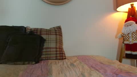 Snapshot of keket_smith chatting on December 9, 2024, 5:30 pm Keket online show from December 9, 2024, 5:30 pm
