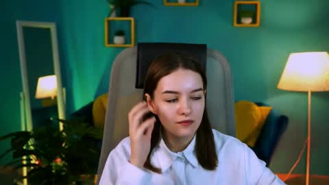 kelliebanshe online show from May 5, 2026, 5:15 am